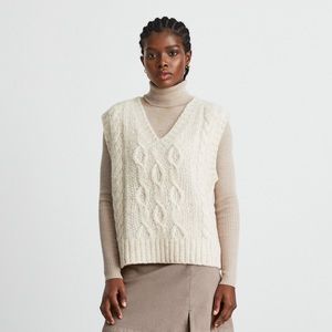 The Cloud Cable Knit Vest - Everlane Size M Oatmeal Color NWT Alpaca/Wool/Cotton